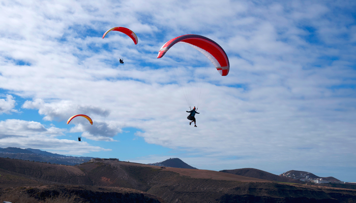 Christian Fernández del Valle guiding a group of international pilots on a flight in Gran Canaria